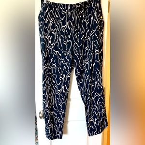 Athleta, womens straight leg pant, with cargo pocket. EUC, size 18